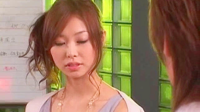 娇小宝贝的阴道被猛烈征服