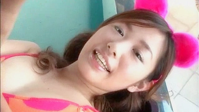 她对性欲简直饥渴难耐。