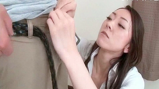 她是个擅长深喉的女人。