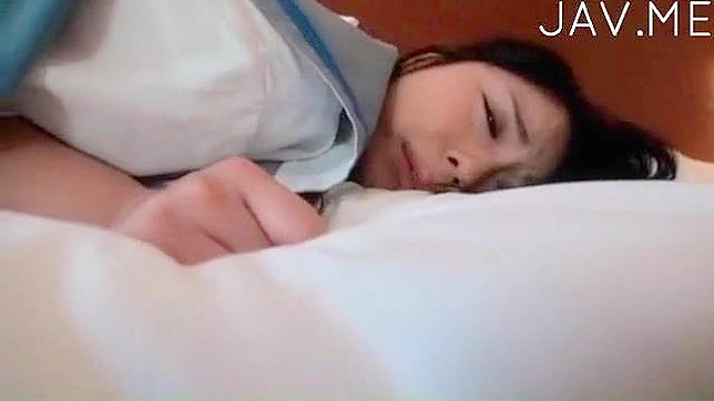 害羞的业余爱好者对阳具有胃口