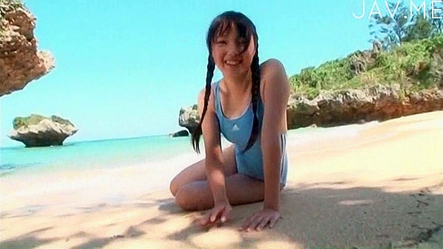 双马尾快乐的日本少女户外自拍秀