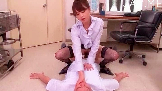 丰满少女的阴道被舔食