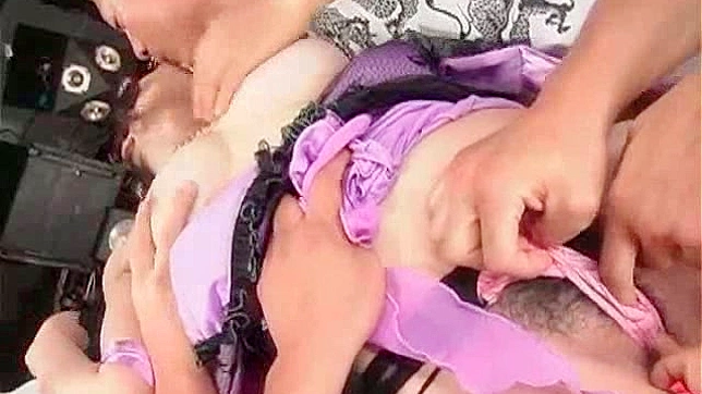 丰满熟女享受三人激情夜生活