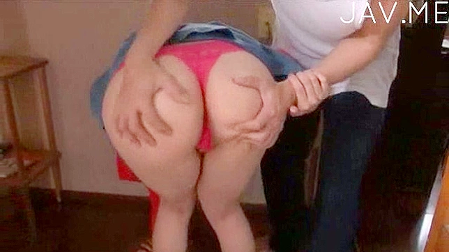 开心活泼的亚洲AV女星展示她的大大后庭