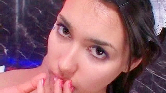 年轻妩媚的日本AV女星正吞下粗壮阳具