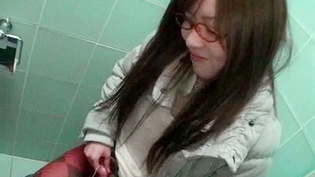 性感宝贝深情吮吸硬汉