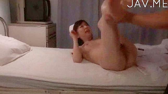 饥渴护士弯腰求欢爱