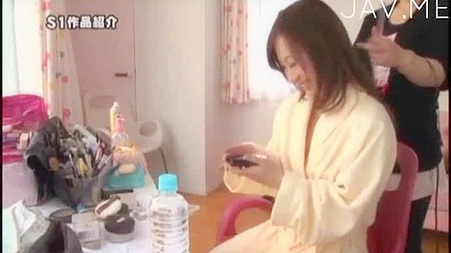 红发女郎和业余亚裔女孩给真正口交体验