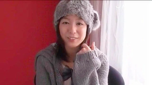 迷人的日本小可爱与壮汉尽情嬉戏