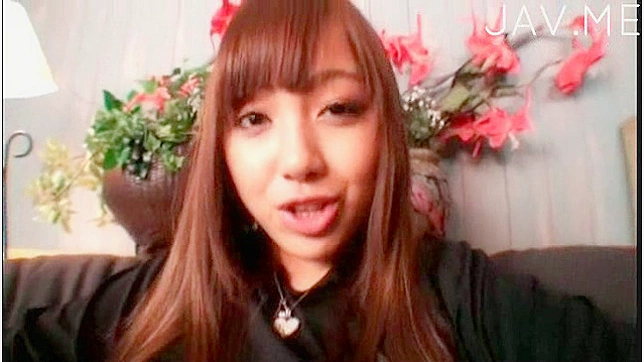 红发女郎与日本AV女星为男友做足交服务