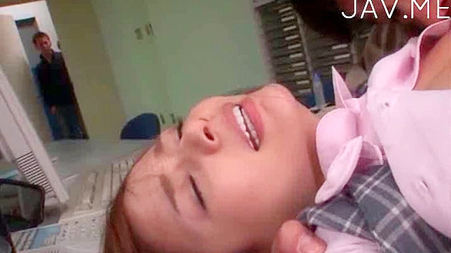 无情裸体亚洲妹狂吸屌后被猛操至爽