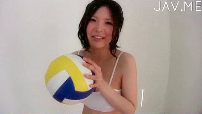 排球女将激动展示硬挺乳头
