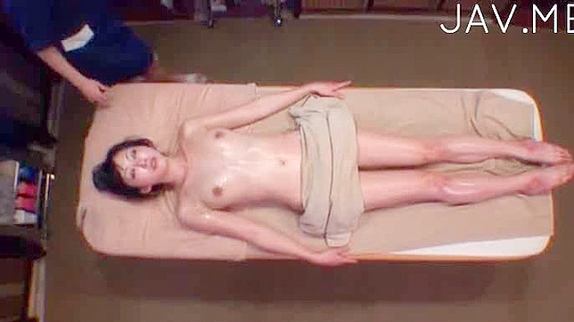 巨乳女郎浓毛小穴被猛烈无套操弄和狠干