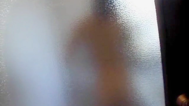 业余的彩子喜欢在淋浴时做爱