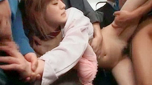 女学生在多毛的阴道中被三个男人操了