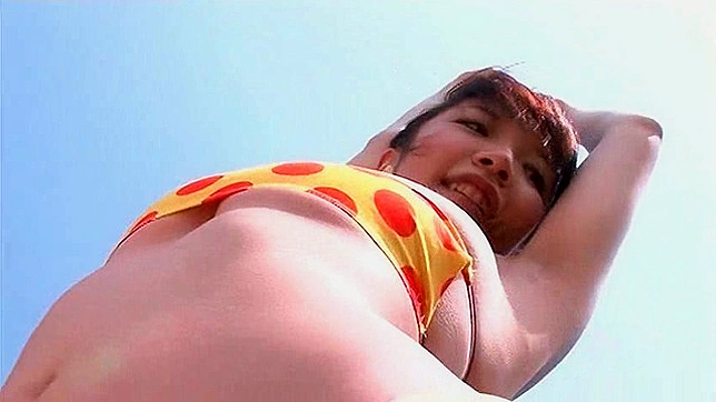 户外写真中的性感波霸美人