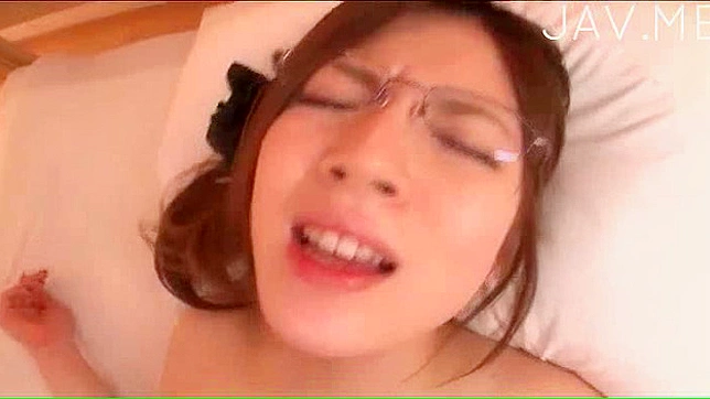 迷人的快乐日本女人被从后面操翻了
