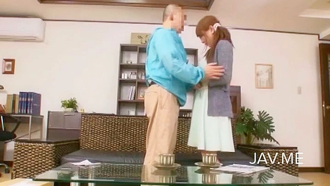 红发羞涩亚裔主妇与邻居激吻热战中