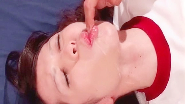 亚洲雌雄同体在教室里嬉戏