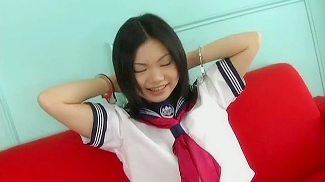 青春小可音在镜头前玩弄湿润的私处