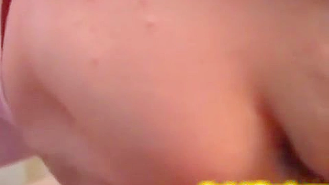 热情的亚洲护士提供绝佳口交体验