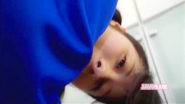 可爱的亚洲女孩被深深爱抚视频3