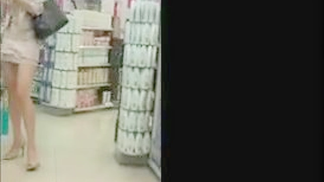 拥有完美长腿的亚洲美女