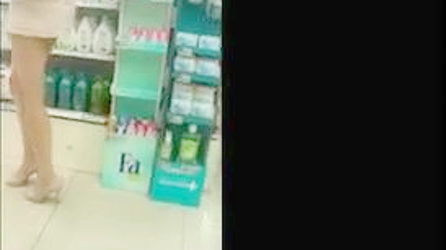 拥有完美长腿的亚洲美女