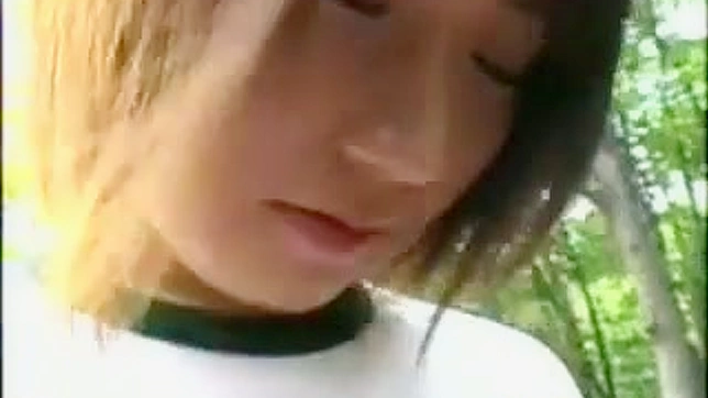 日本女孩户外被手指探索