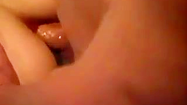 这个亚洲美人随时随地都能接受它