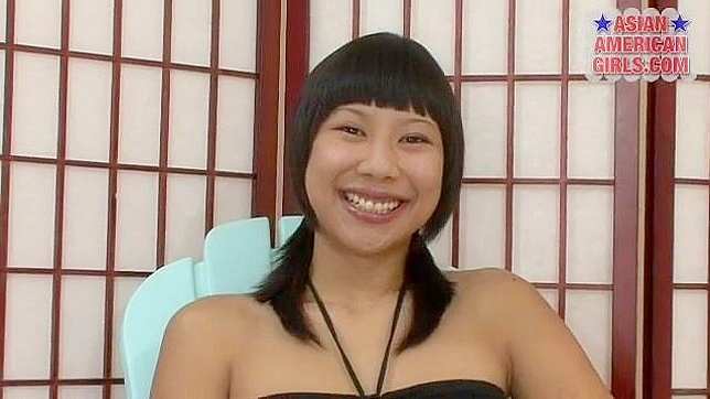 沙月渴望将这个大玩具深深地插入她奶油般的樱桃里。