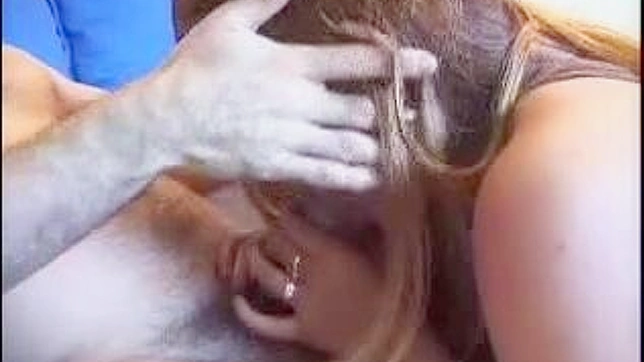 卡蒂·莉西丝骑着巨屌时看起来非常迷人