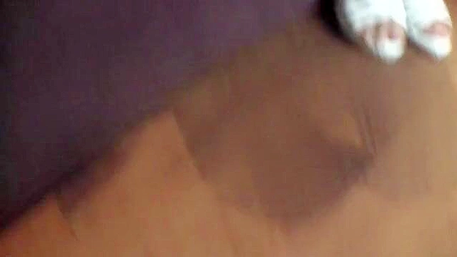 大阴茎深深插入紧致的阴道里