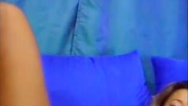 李美子从事玩具工作。