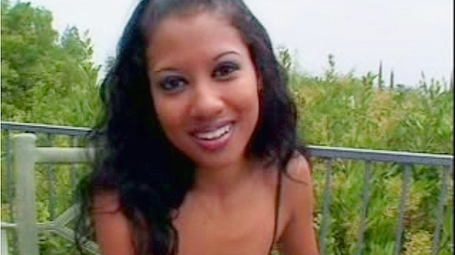 丰满天使Kitty展现诱人曲线