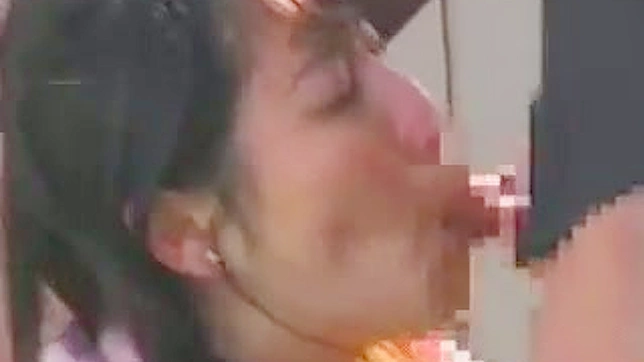 偷窥她做口交的瞬间