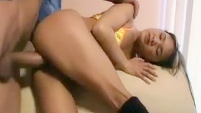 娇小的亚洲辣妹爱大黑屌