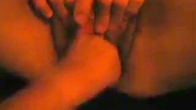 拥有松驰阴道的亚洲女性被拳头插入