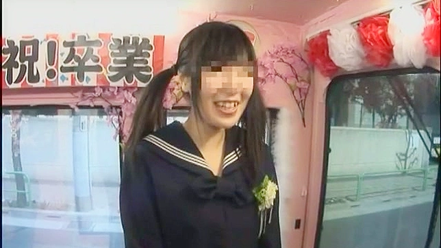 公主服侍一根坚硬的阳具
