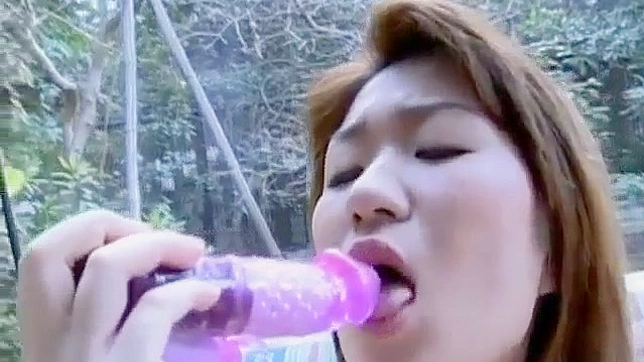 梦中尤依用震动棒激烈自慰高潮