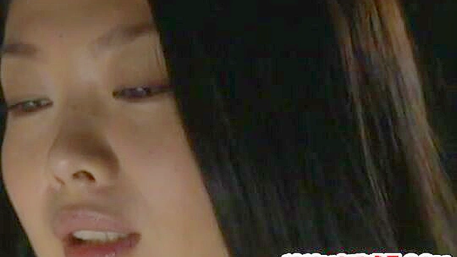 老男人先舔少女的阴部然后进行激烈的性交