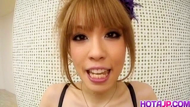 樱花姬舔舐震动棒和勃起阳具