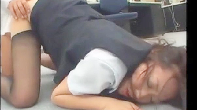 火热日本女职员被征服的激情夜晚