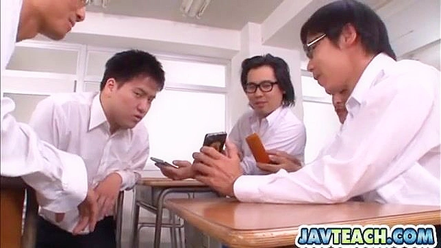 可爱宝贝同时口交两根大屌