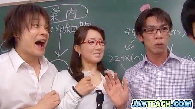 课堂上的狂热群交时光