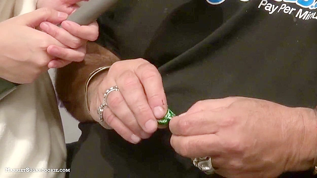 罗恩·杰瑞米与亚洲女性的口交技巧分享