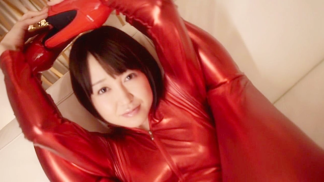 大屌猛肏她陰道，讓她狂叫不止