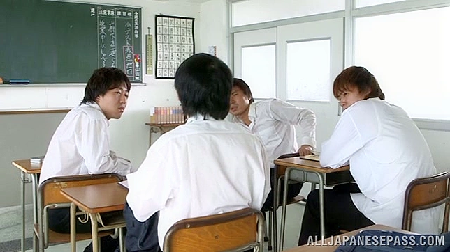 亚洲导师享用毛茸茸的阴部