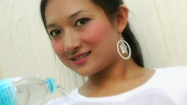 手指爱抚是她的爱好