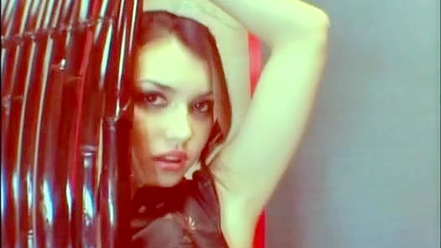 Maria Ozawa 绒毛阴户的日本风情